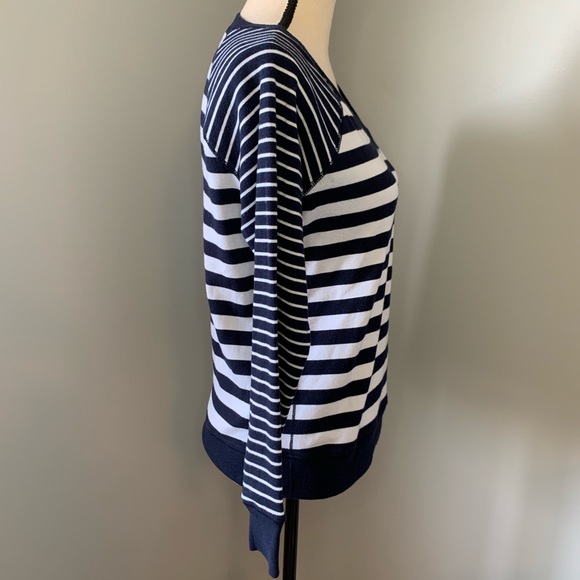 Eddie Bauer Navy blue & white stripped sweater - Picture 4 of 7